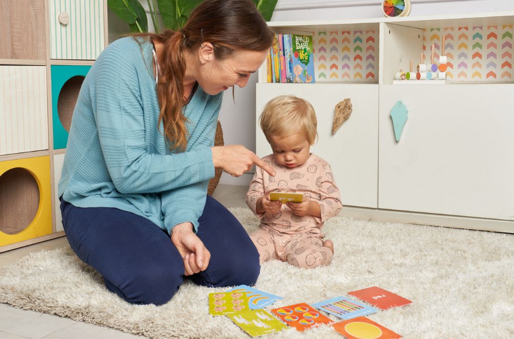 mom and daughter playing with skillmatics flash cards